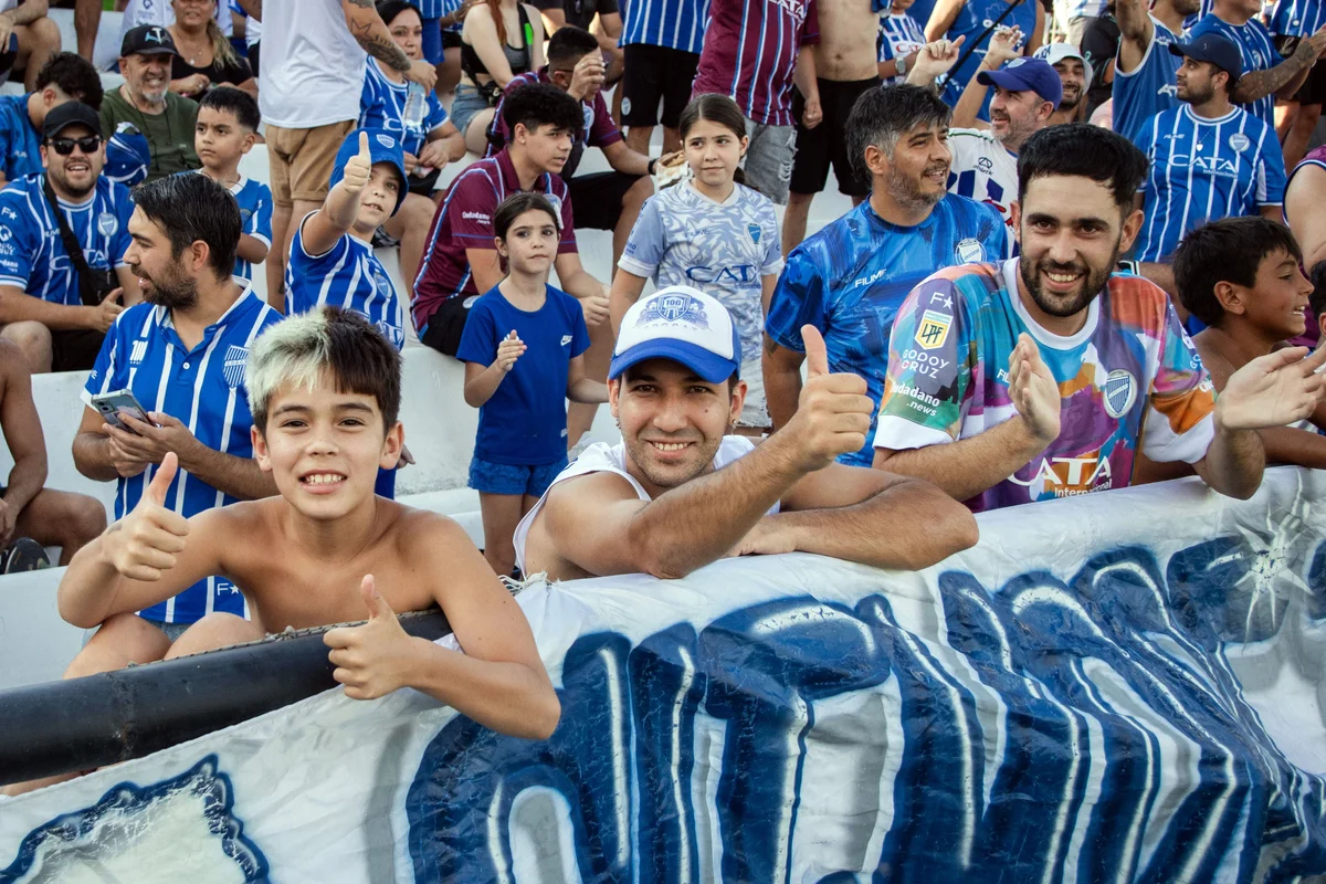 Hinchada Godoy Cruz - Tomba (2).jpg