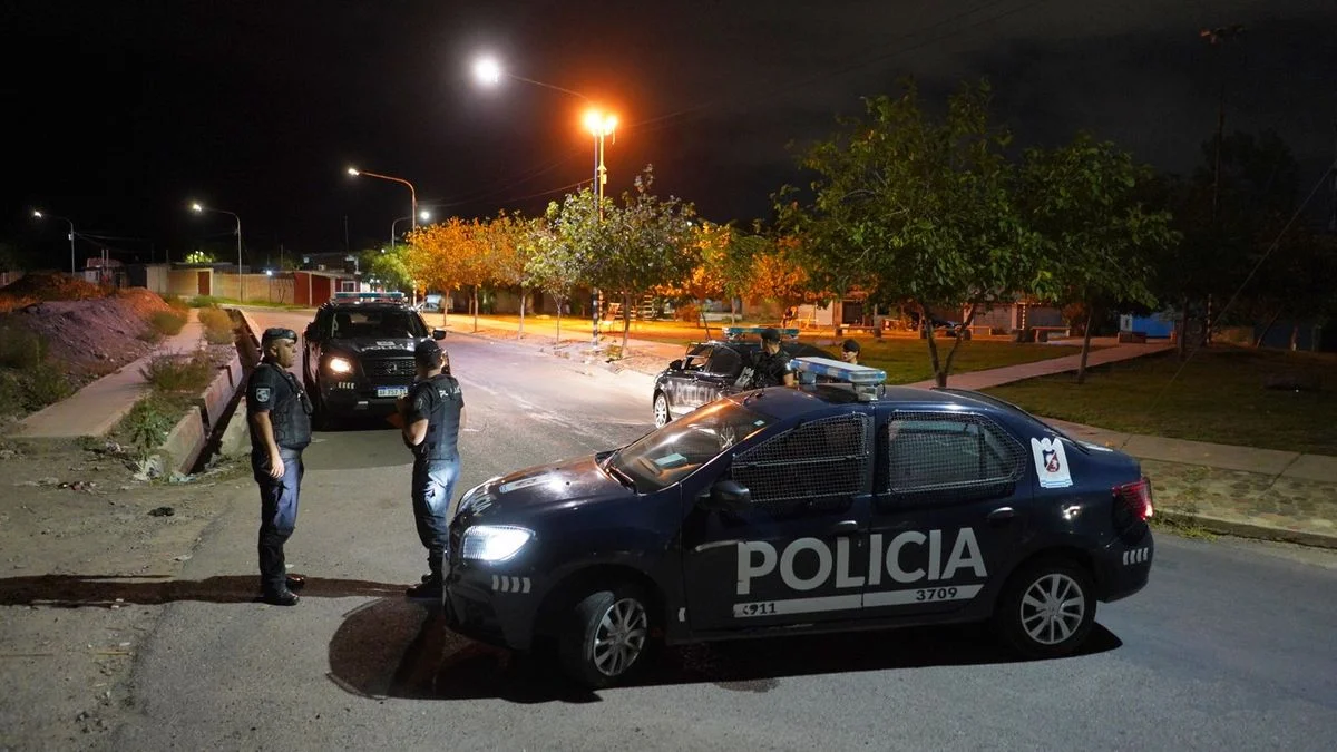 Le robaron a una docente jubilada en Maipú y fueron aprehendidos por la Policía