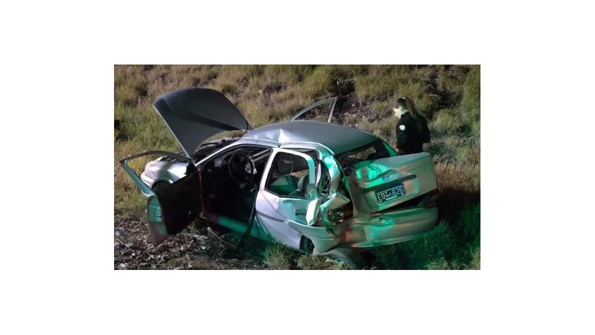 Violento choque entre un auto y un camión en el Acceso Este dejó varios heridos, entre ellos dos niños
