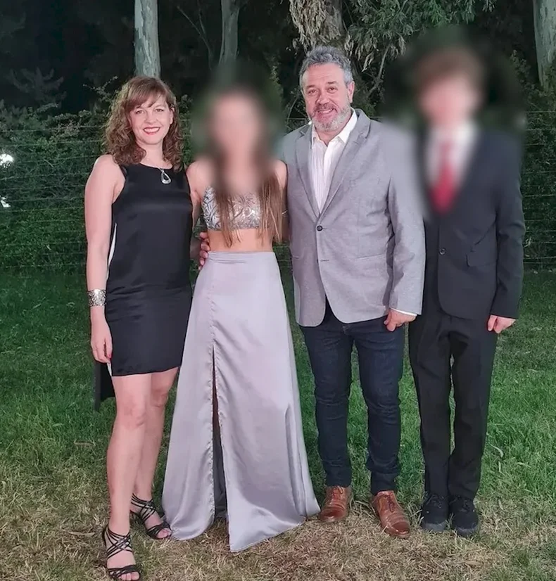 El comunicador junto a su ex pareja Daniela Galván y sus hijos