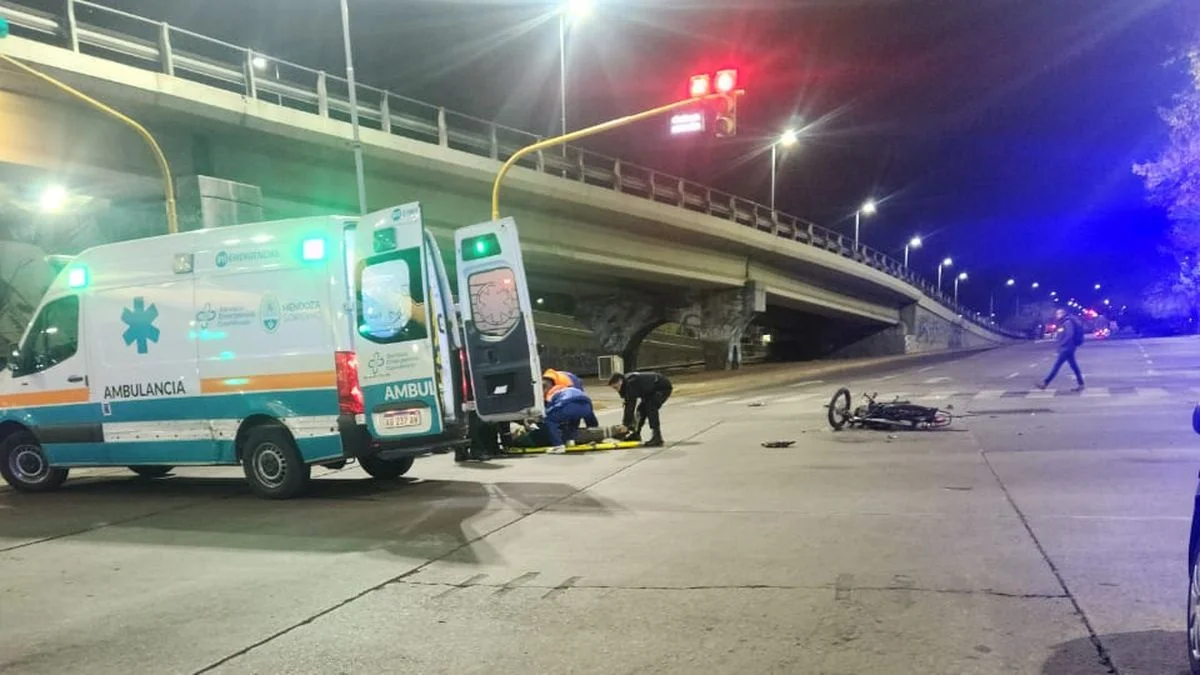 Ciudad: atropelló a un motociclista en la Costanera y se escapó