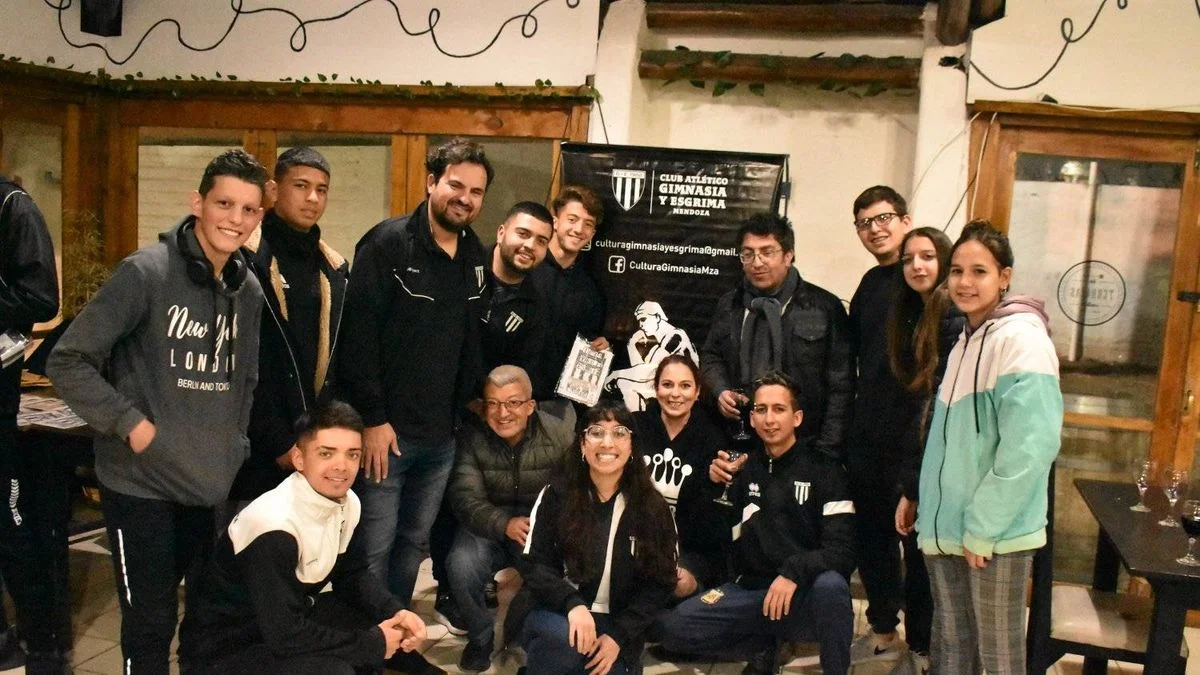 Gimnasia y Esgrima de Mendoza presenta su libro "Tinta, toque y tablón" en la Feria del Libro