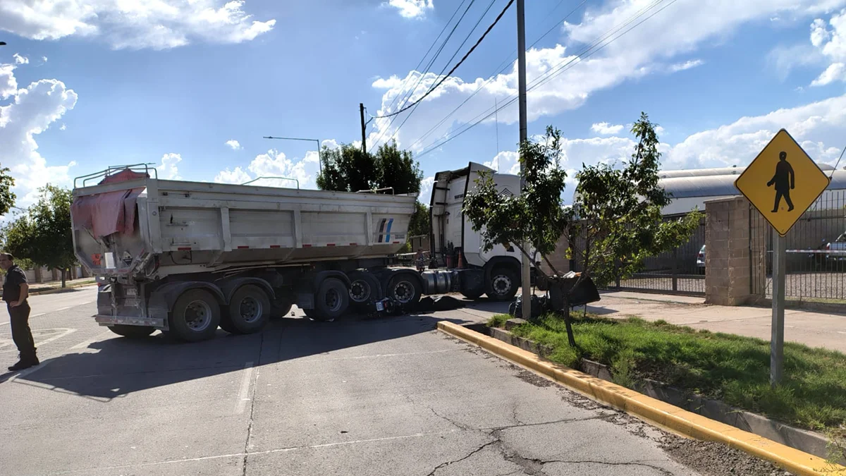 Motociclista murió tras chocar contra un camión en Rodríguez Peña