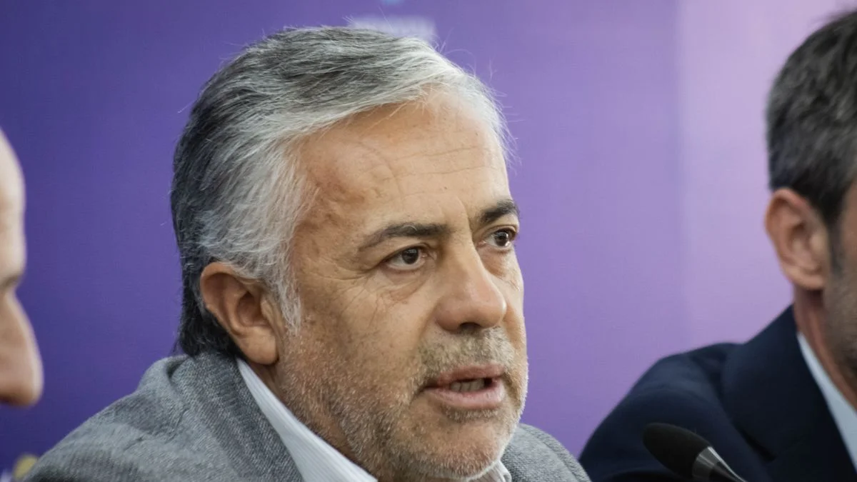 Por decreto, Alfredo Cornejo habilitó a los vigiladores privados a usar pistolas Taser