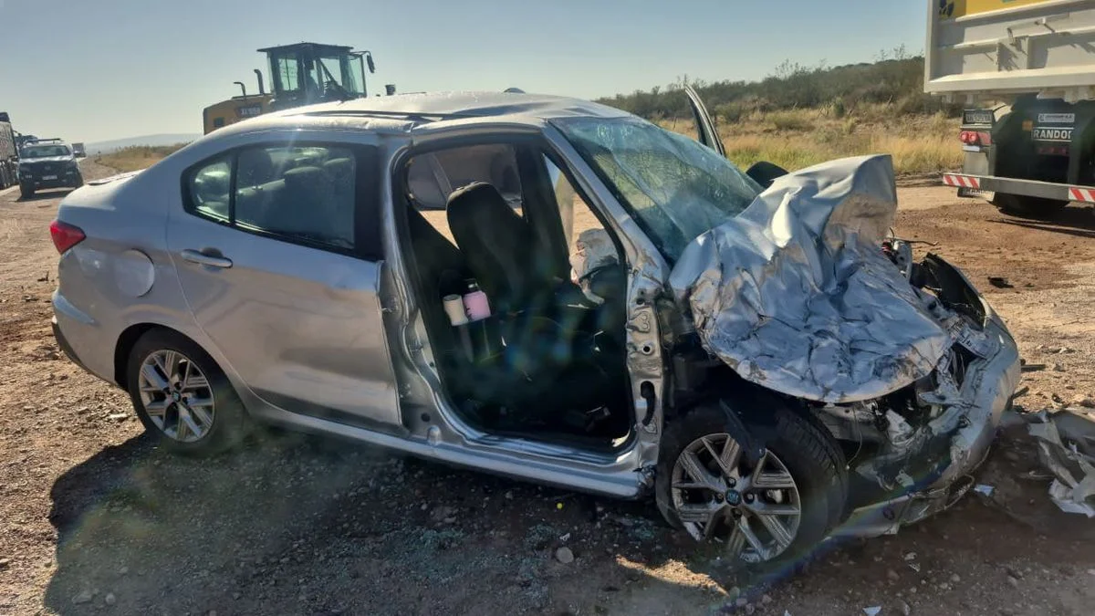 Luján de Cuyo: accidente entre un camión y un auto en la ruta 7 cerca de la destilería