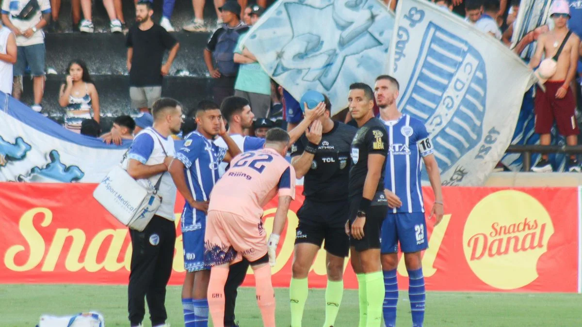 Qué se sabe del juez de línea agredido por hinchas de Godoy Cruz