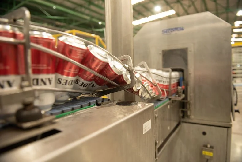 En Mendoza Quilmes compr&oacute; la hist&oacute;rica f&aacute;brica de Andes. Embotella ambas cervezas en su planta de Godoy Cruz.