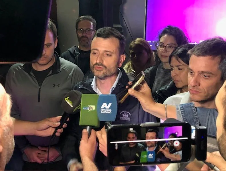 Leonardo Yapur habló ante los medios presentes.