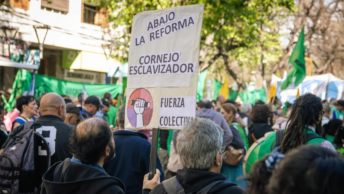 Rige la reforma de Cornejo que pulveriza la estabilidad y la antigüedad de los empleados públicos