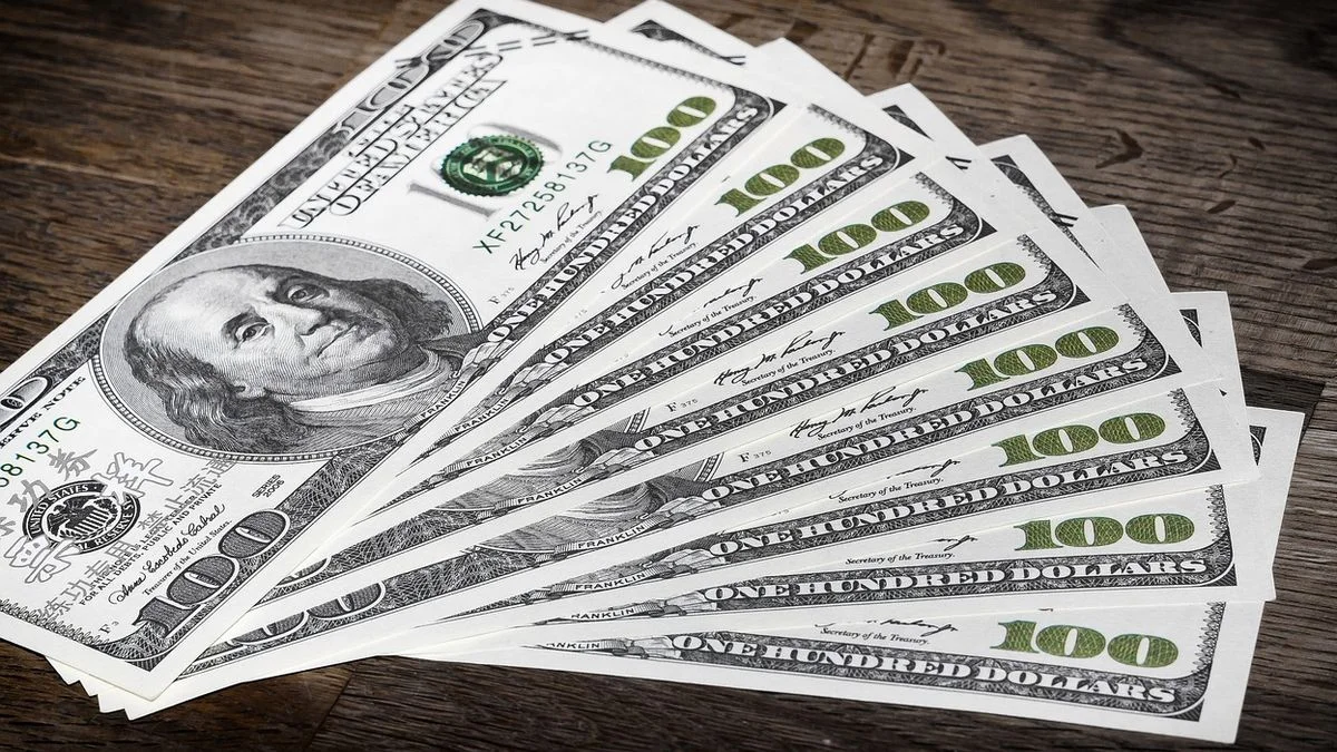 El dólar blue acumuló una suba de casi 100 pesos en marzo: ¿a cuánto cerró el mes?