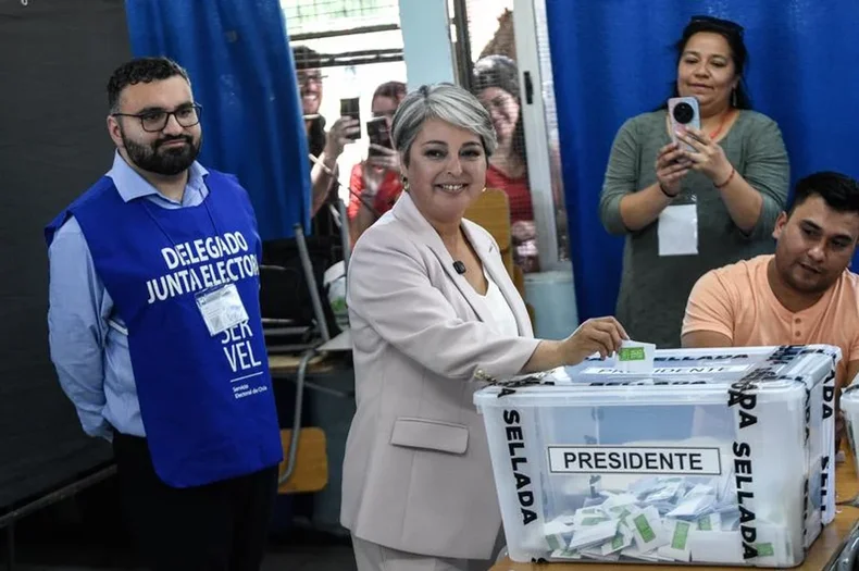 La candidata del oficialismo de Chile Jeannete Jara se impuso en las elecciones pero no le alcanz&oacute; para evitar el balotaje. En Mendoza obtuvo una amplia diferencia.&nbsp;