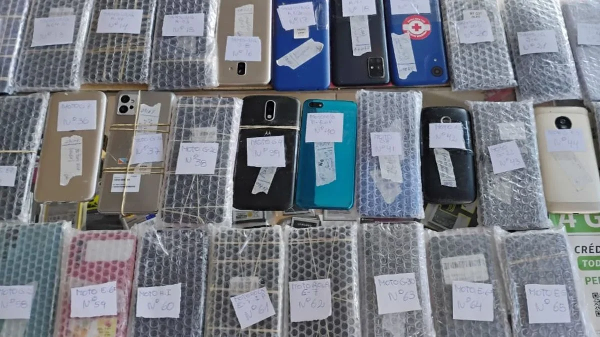 Tras una denuncia, decomisaron 65 celulares de dudosa procedencia en un comercio de Guaymallén