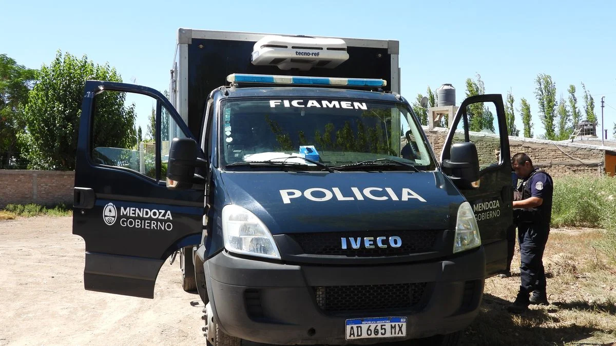 Homicidio: encontraron un cuerpo calcinado y con un disparo en la cabeza dentro de una camioneta