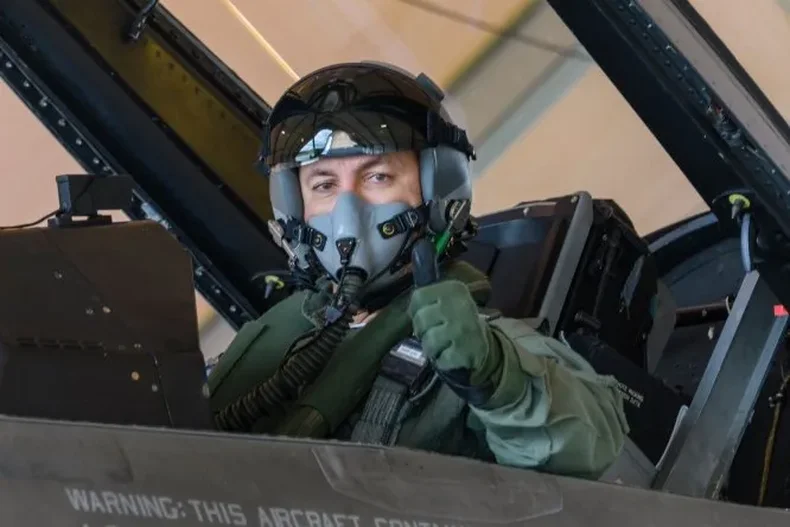 Tal como hiciera la cúpula militar, el PJ cuestionó la compra de aviones por parte de Petri. 