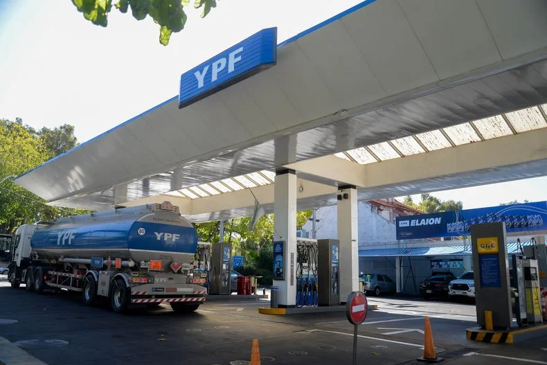 YPF volvió a subir el precio de sus combustibles. 