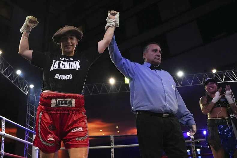 Brisa Alfonzo ganó la pelea de fondo de la velada de boxeo.