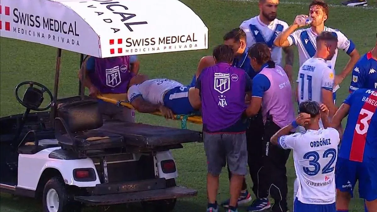 Liga Profesional: la escalofriante lesión de un jugador de Vélez durante el duelo con Tigre