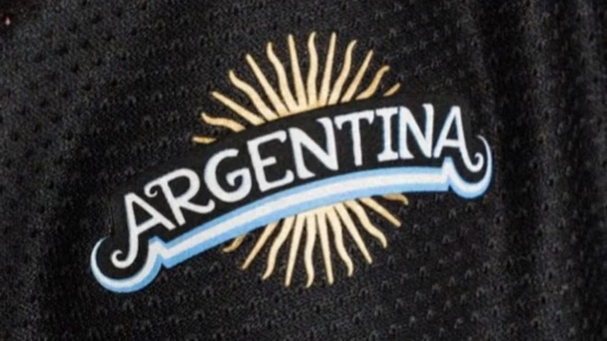 Con Lionel Messi como protagonista, Argentina presentó su nueva camiseta y hay un detalle que lo cambia todo
