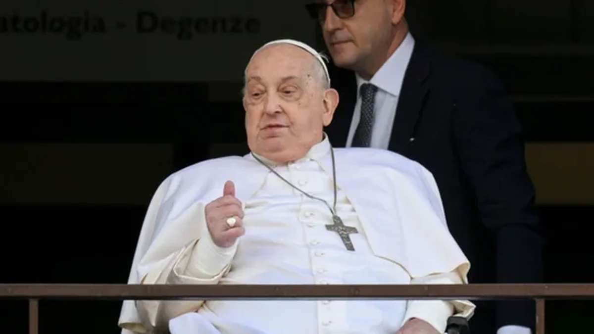 Tras estar ausente en el vía crucis, el papa Francisco tomó una fuerte decisión que pone en jaque al Vaticano