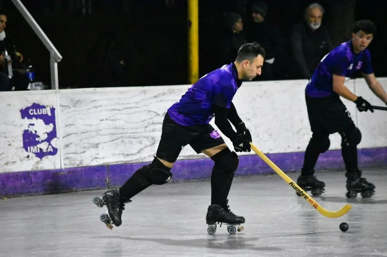 El hockey sobre patines masculino tiene tres punteros.