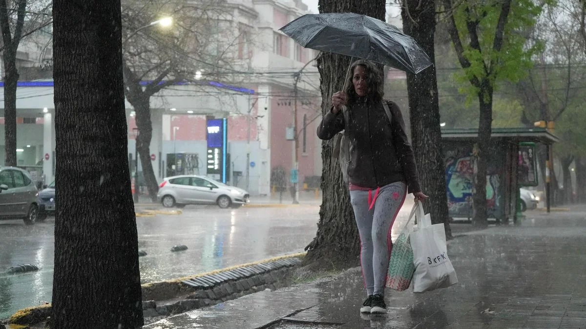 El doble alerta que rige en Mendoza por fuertes tormentas y posible granizo