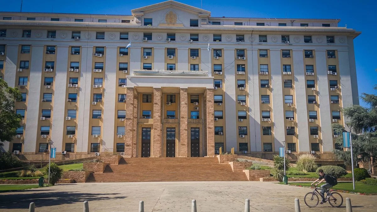 Un imprevisto obligó a suspender las actividades en la Casa de Gobierno de Mendoza este lunes