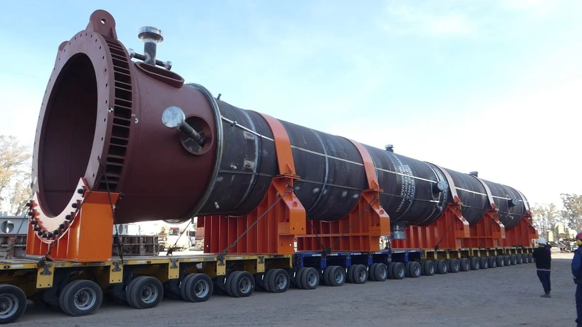 IMPSA traslada el reactor más pesado de la historia argentina hacia la refinería de YPF