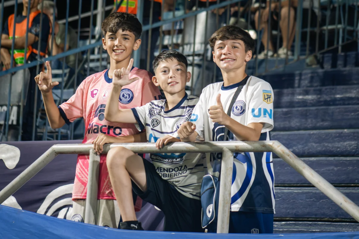 Hinchada Independiente Rivadavia - Lepra (1).jpg