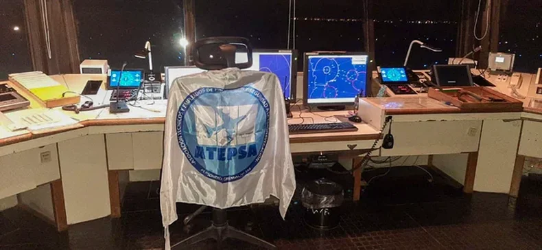 El paro de controladores a&eacute;reos se extender&aacute; por cinco d&iacute;as.&nbsp;