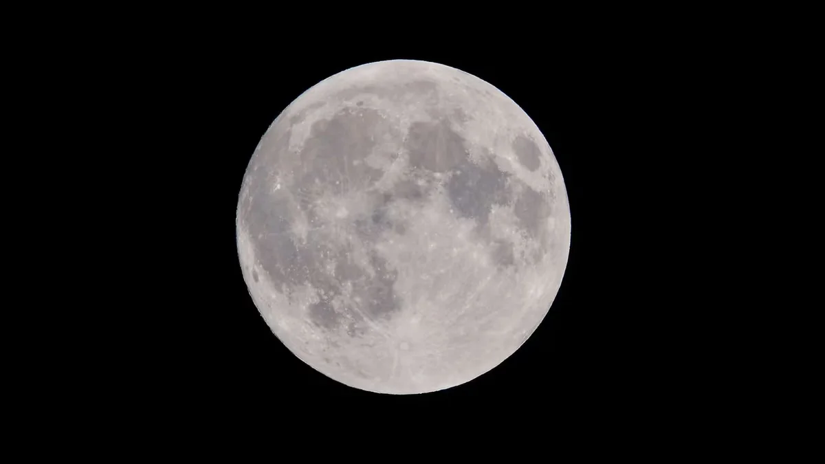 La superluna más brillante y grande de todo el 2025 se observó anoche