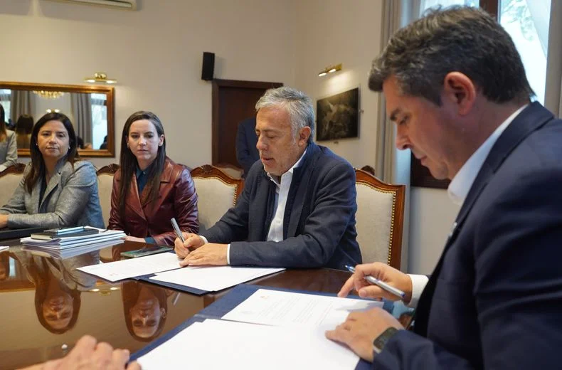 La ministra de Seguridad, Mercedes Rus y la subsecretaria de Infraestructura y Desarrollo Territorial, Mar&iacute;a Teresa Badui participaron del acto.&nbsp;
