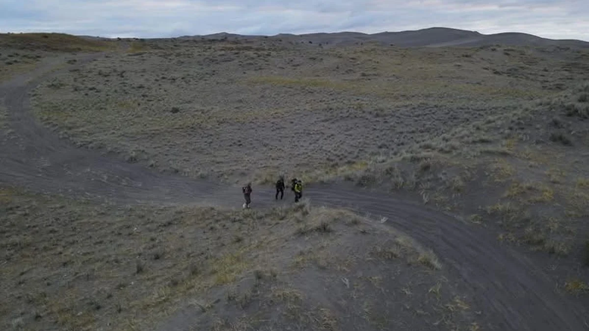 San Rafael: policías acudieron al rescate de un motociclista varado en las dunas de El Nihuil