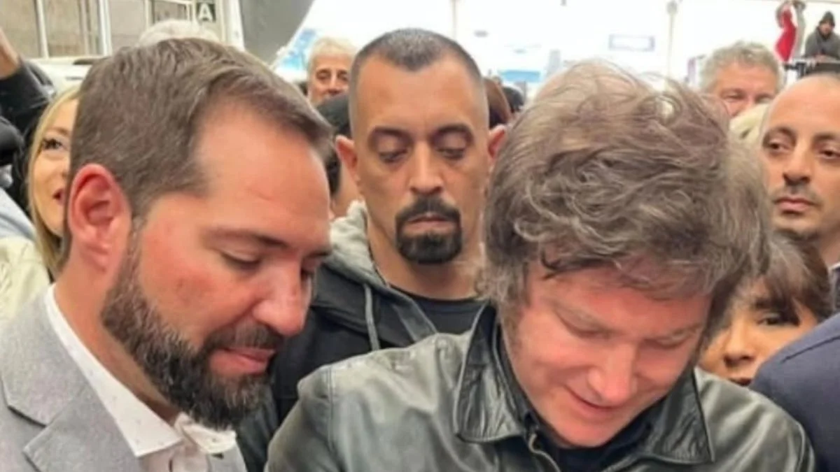Cruce de versiones entre el concejal ebrio y el Partido Libertario: aun puede perder la banca