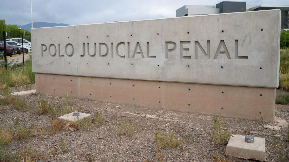 Condenan a un policía a tres años de prisión por el homicidio de un joven en medio de disturbios
