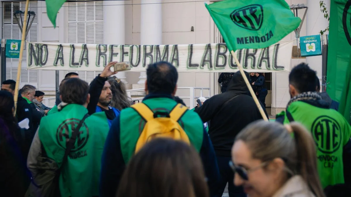 Reforma del Estatuto: un artículo habilita el ingreso de "ñoquis militantes", denuncian los gremios