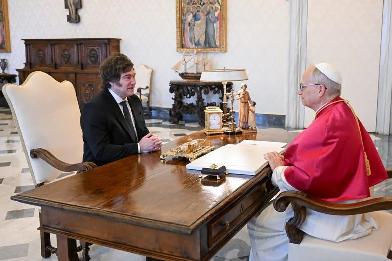 En su gira por Europa, el presidente Javier Milei se reunió con el papa León XIV. 