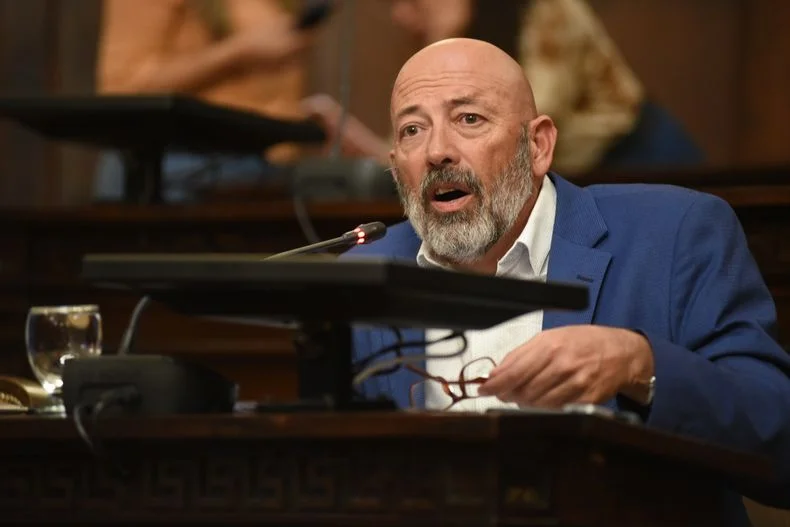 Pedro Serra, senador del PJ y la voz cr&iacute;tica del proyecto que mand&oacute; el Poder Ejecutivo.&nbsp;