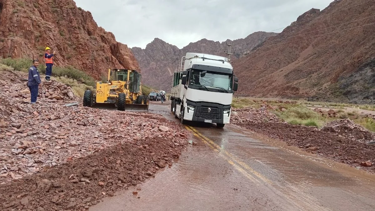 Ruta Nacional 7: tras el alud, liberaron el tránsito y ya se puede circular