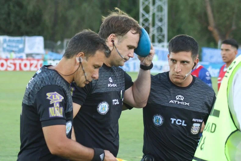 Ernesto Perdernera no se guardó nada tras la suspensión del partido.