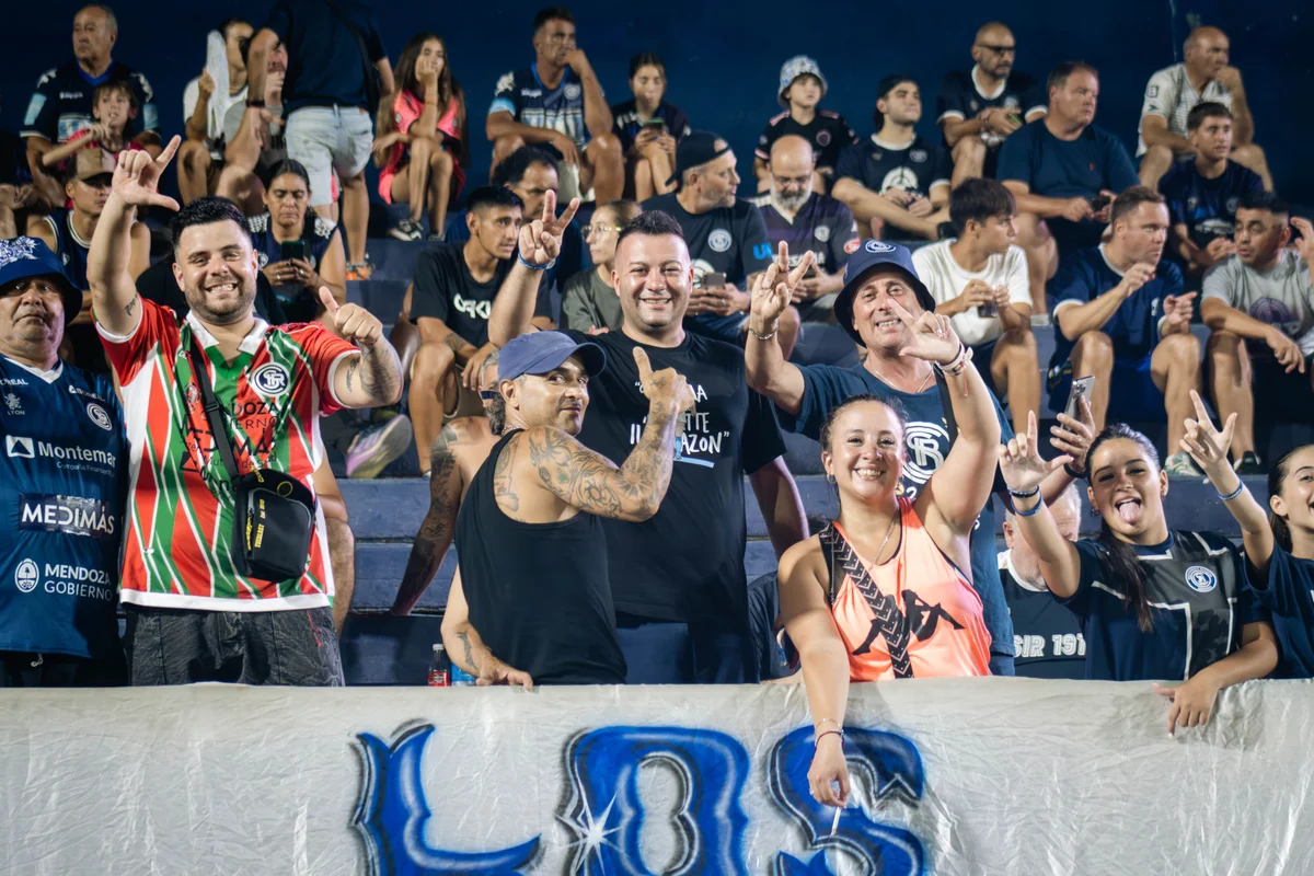 Hinchada Independiente Rivadavia - Lepra (15).jpg