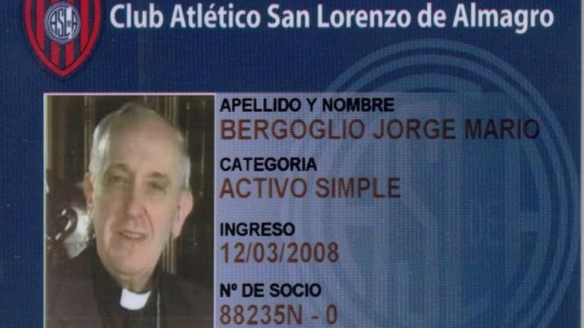 La divina coincidencia entre el fallecimiento del papa Francisco y su carnet de socio de San Lorenzo