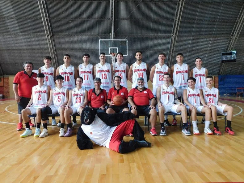Hurac&aacute;n Las Heras se prepara para debut en casa en el Torneo Federal.