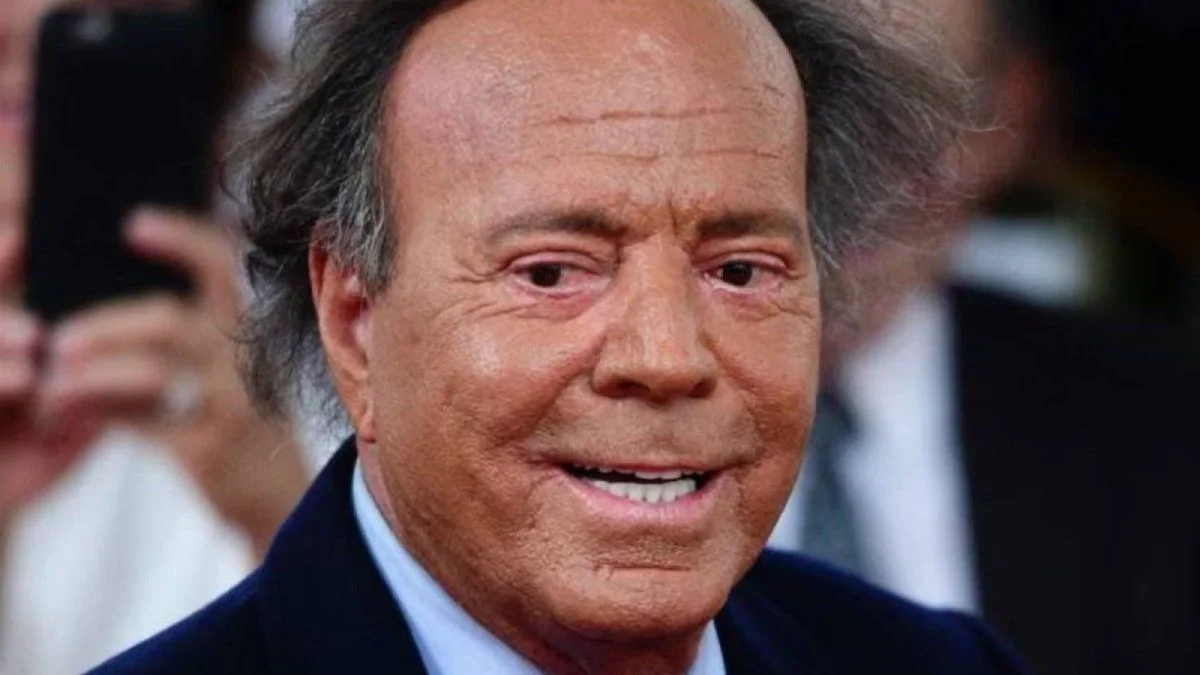 Julio Iglesias fue denunciado por agresiones sexuales y abuso de poder