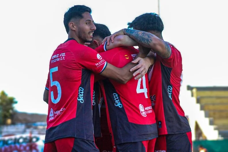 Deportivo Maip&uacute; se afirma en zona de Reducido.