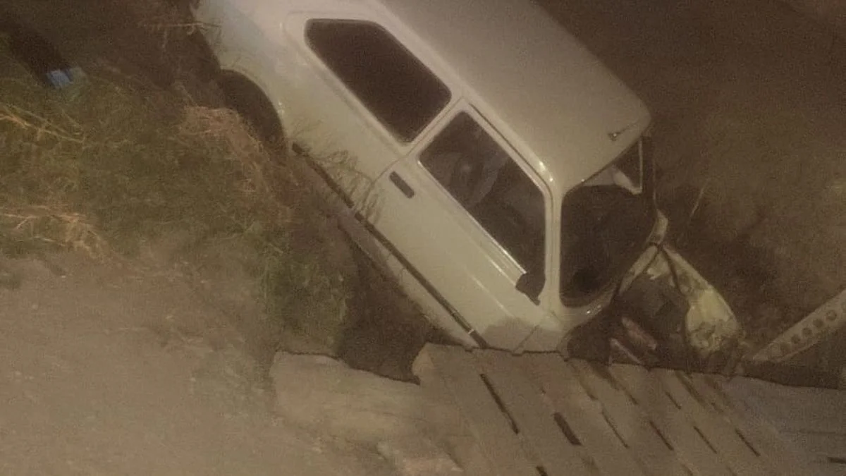 Conducía alcoholizado por calles de Guaymallén, cayó a un canal y terminó en el hospital