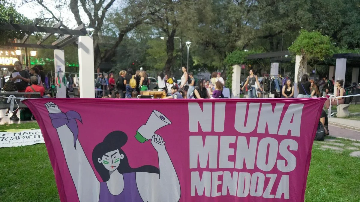 8M en Mendoza: Ni Una Menos marchó contra Cornejo y Milei