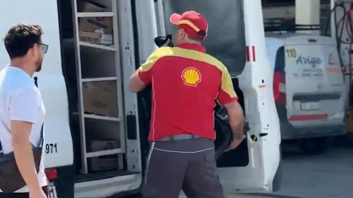 Repudio por "publicidad" de estación de servicio donde simulan desaparecer a una joven en una bolsa de consorcio