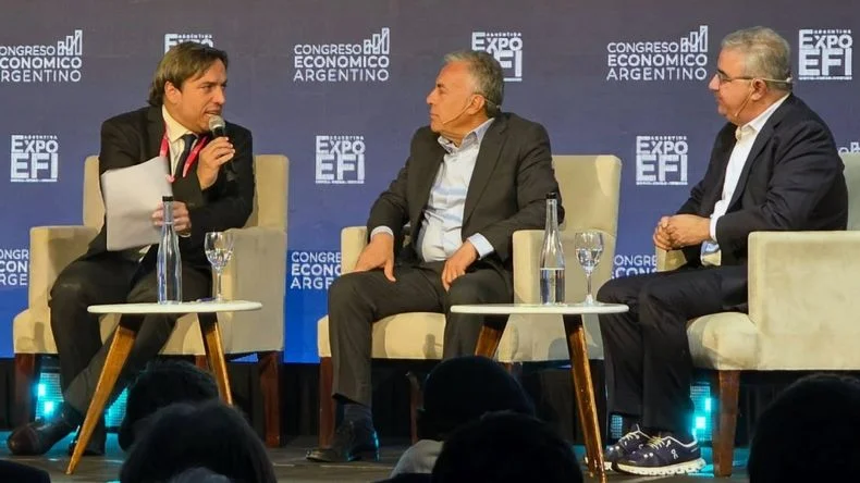 José Del Río (Diario La Nación), Alfredo Cornejo (gobernador de Mendoza) y Raúl Jalil (gobernador de Catamarca).