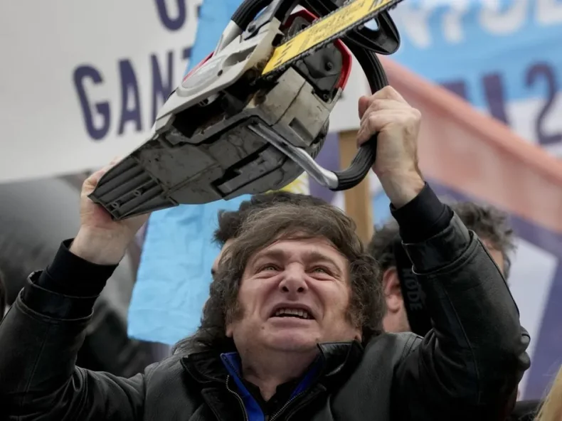 Javier Milei aceler&oacute; la motosierra sobre Vialidad Nacional pero la justicia suspendi&oacute; el avance del decreto que disolv&iacute;a el organismo.&nbsp;