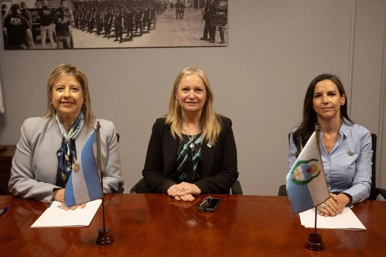 Alejandra Monteoliva, Hebe Casado y Mercedes Rus. El convenio permite agilizar el intercambio de informaci&oacute;n para investigar delitos con armas de fuego.